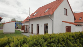 Ferienhaus am Wasser mit Terrasse und Kaminofen